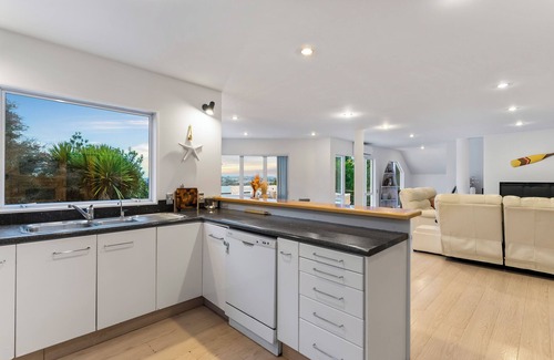 Greenhithe Casa | Five-Bedroom Haven in Greenhithe