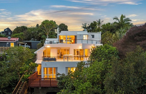 Greenhithe Casa | Five-Bedroom Haven in Greenhithe