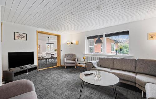 Kibaek Casa | Five-Bedroom Holiday Home In Kibak