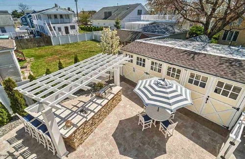 Wildwood Crest Casa | ¡Cinco habitaciones, tres baños con piscina privada climatizada en Wildwood Crest!