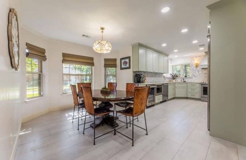 Westlake Casa | Five bedroom & three bathroom .69 acres with hot tube seats 8. 12 miles from DFW