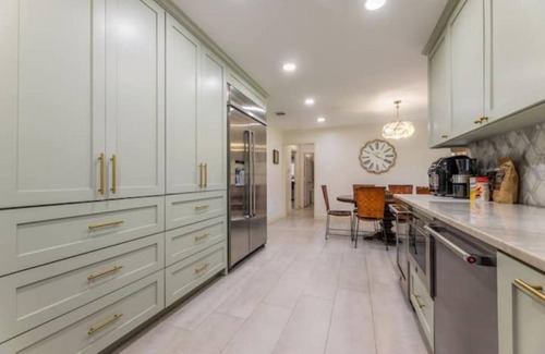 Westlake Casa | Five bedroom & three bathroom .69 acres with hot tube seats 8. 12 miles from DFW