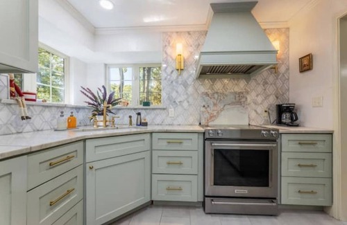 Westlake Casa | Five bedroom & three bathroom .69 acres with hot tube seats 8. 12 miles from DFW
