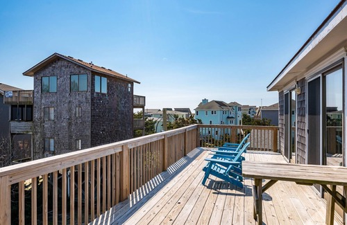 Ocean Isle Estates Casa | Five Bedrooms! Three Minute Walk To The Beach!