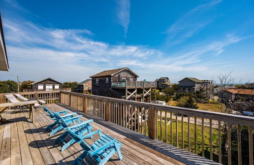 Ocean Isle Estates Casa | Five Bedrooms! Three Minute Walk To The Beach!
