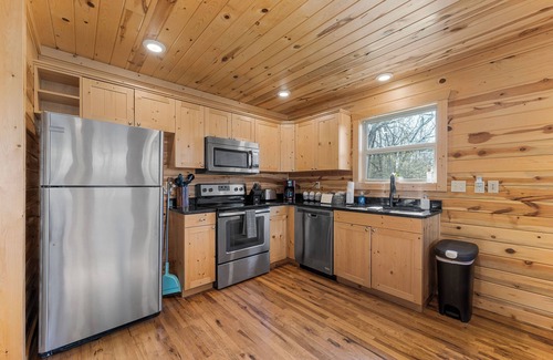 Jasper Cabina | Five Cabins in Jasper - Perfect For Large Groups!