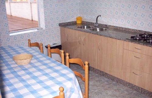 Boiro Casa | CINCO DORMITORIOS DOBLES, DOS BAÑOS, 30 METROS DEL MAR Y A 200 DE LA PLAYA