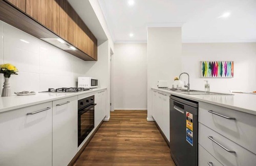 Clyde North Casa | Five Farms Estate - Contemporary 4BR Townhouse