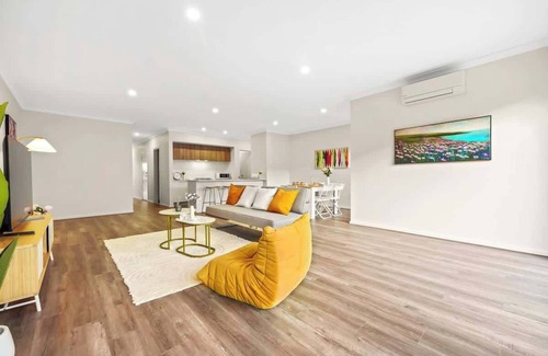 Clyde North Casa | Five Farms Estate - Contemporary 4BR Townhouse