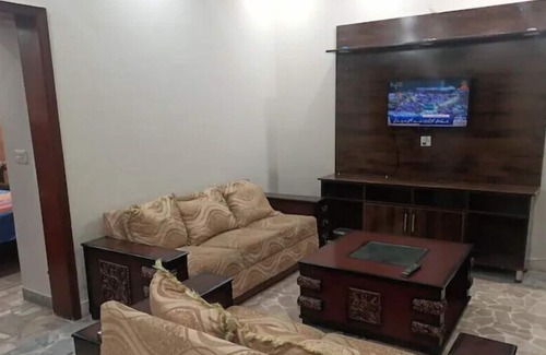 Green Town Apartamento | Five mins drive from Emporium Mall and Expo centre