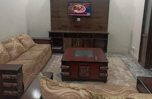 Green Town Apartamento | Five mins drive from Emporium Mall and Expo centre