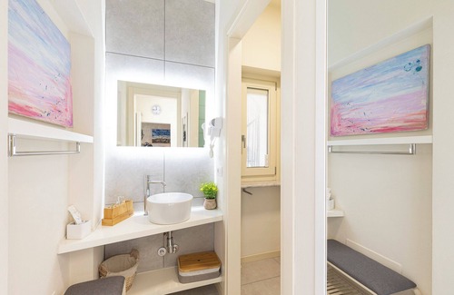 Colazza Apartamento | Five minutes from Lake Maggiore elegant apartment WATER, pets allowed