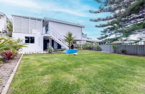 Anna Bay Casa | Five Pines Beach House at Birubi 20 Robinson St pet friendly aircon and WiFi