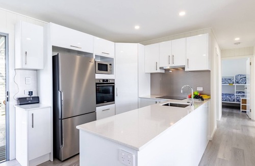 Anna Bay Casa | Five Pines Beach House at Birubi, 20 Robinson St - pet friendly, aircon and WiFi