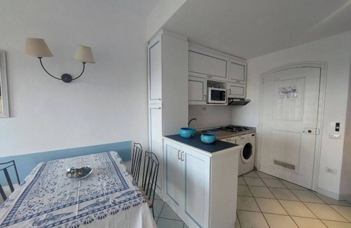 Canneddi Apartamento | Flat with sea view terrace in holiday village near Isola Rossa