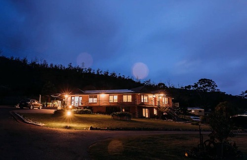 Lindisfarne Casa | Flagstaff Estate — Luxury Hobart Retreat, Pool+Spa