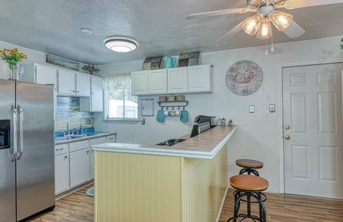 Aransas Pass Cabaña | Flam Buoy! 2/1 cottage w fire pit/giant checkers