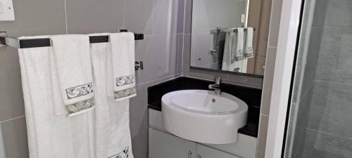 Tamarin Apartamento | Flamboyant Ocean View - ex Hillside Haven