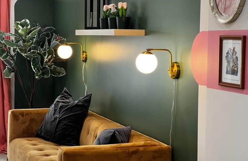 Downtown Apartamento | Flamingo Jungle: Tropical-Themed Getaway