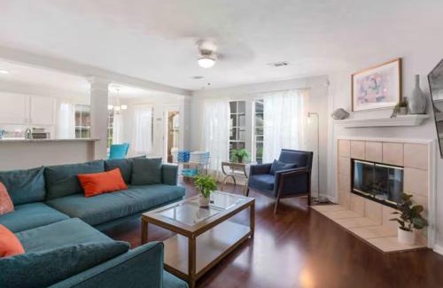 Barker Casa | Flamingo Pool Oasis with Covered Patio, BBQ, 4 BR