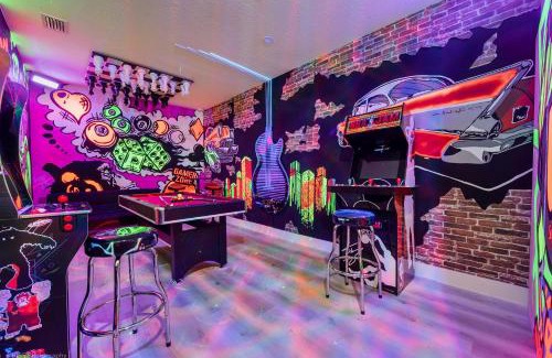 Richmond West Casa | Flamingo's Resort 5 Bdrooms Gameroom Heated Pool