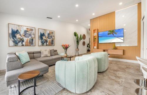 Richmond West Casa | Flamingo's Resort 5 Bdrooms Gameroom Heated Pool