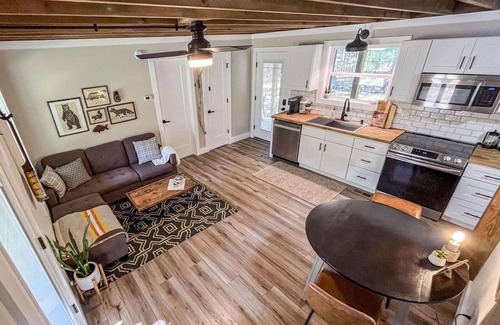 Tracy City Cabina | Flat Branch Lodge - Tracy City, TN