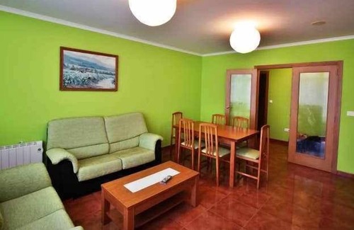Malpica de Bergantinos Apartamento | Ref. 11272 Comfortable and nearby everything.
