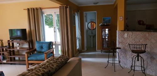 Conservatoria Apartamento | Flat e suítes com deque, cozinha e churrasqueira