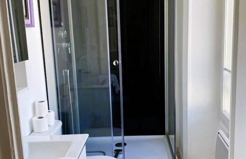 Laval Apartamento | Apartamento-Confortable-Baño con ducha
