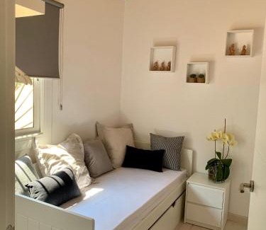 Eixample Apartamento | Flat in Girona City Centre - 5 mins from Old Town and Train Station