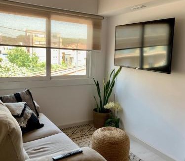 Eixample Apartamento | Flat in Girona City Centre - 5 mins from Old Town and Train Station