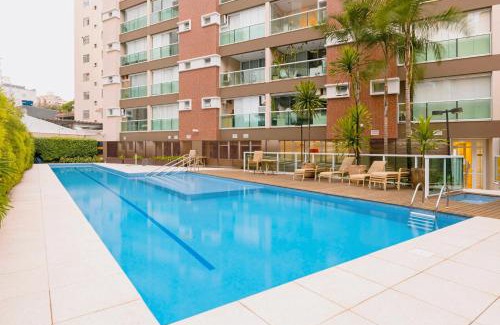 Vila Madalena Apartamento | Flat in Mada with pool