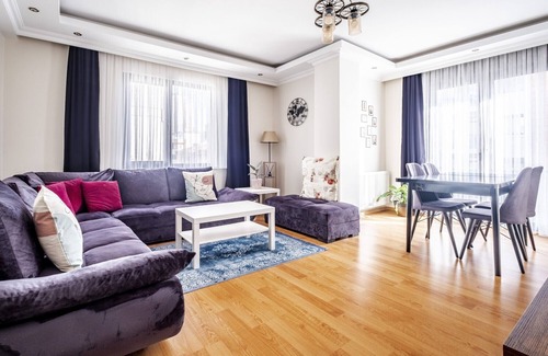 Maltepe Apartamento | Flat in Maltepe with Balcony near Shopping Malls
