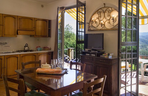 San Donato in Poggio Apartamento | Flat in San Donato, Chianti, Tennis court,pool,barbecue,village walk distance,C1
