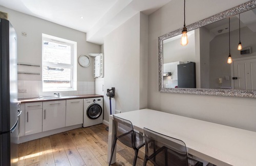 Harrow Road Apartamento | Flat in Westbourne Park / Maida Hill