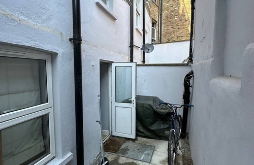 Harrow Road Apartamento | Flat in Westbourne Park / Maida Hill