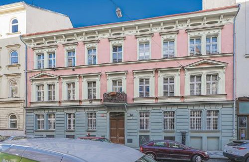 Andel Apartamento | Flat Near Prague Castle Stylish & Prime Location 5