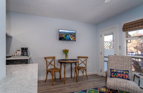East Flat Rock Condominio | Flat Rock Lake Front Condo