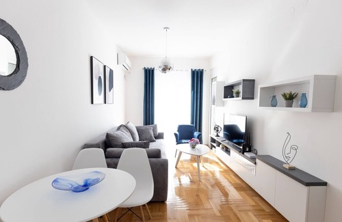 Velji Vinogradi Apartamento | Flat w Balcony 3 min to Beach Near Budva Old Town