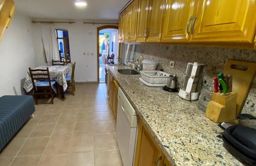 Bozcaada Apartamento | Flat w Garden 5 min to Ayazma Beach in Bozcaada