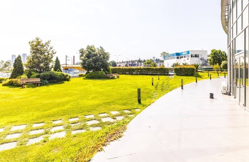 Kartal Apartamento | Flat w Shared Pool and Garden 15 min to Coast