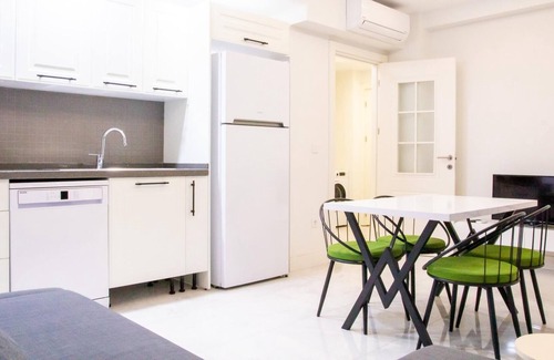 Milas Apartamento | Flat w Spacious Garden 5 min to Beach in Milas