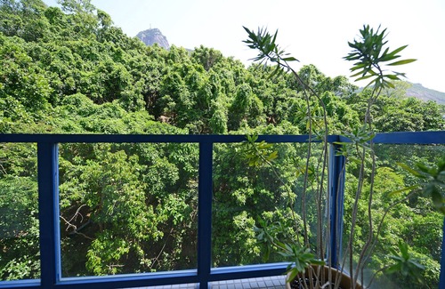 Zona Sul Apartamento | Piso con piscina, vista al Corcovado, plaza de aparcamiento y servicios.