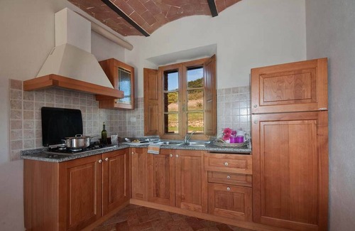 Pomarance Apartamento | Flat with private veranda,shared pool,quiet location for a relaxing holiday,sl 4