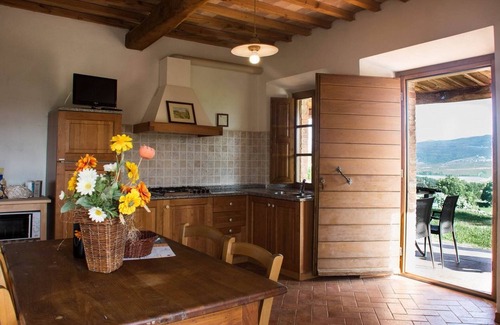 Pomarance Apartamento | Flat with private veranda,shared pool,quiet location for a relaxing holiday,sl 6