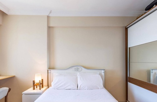 Pendik Apartamento | Flat with Shared Pool near Sabiha Gokcen Airport