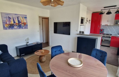 Perros-Guirec Apartamento | piso de dos habitaciones, a pie de la playa con aparcamiento y balcón