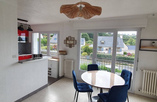 Perros-Guirec Apartamento | piso de dos habitaciones, a pie de la playa con aparcamiento y balcón