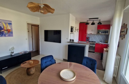 Perros-Guirec Apartamento | piso de dos habitaciones, a pie de la playa con aparcamiento y balcón